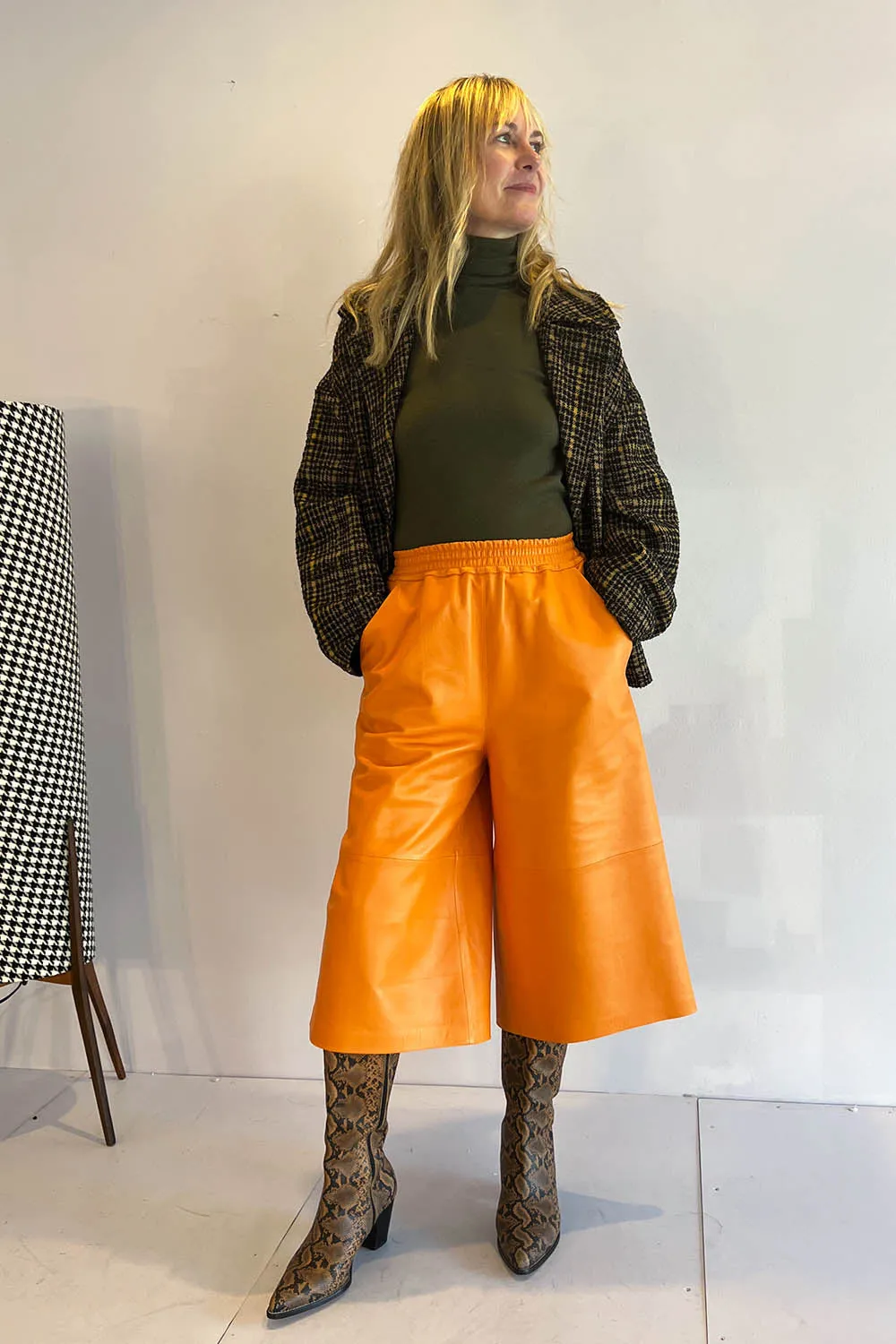 1972 Desa - Leather Shorts: Apricot